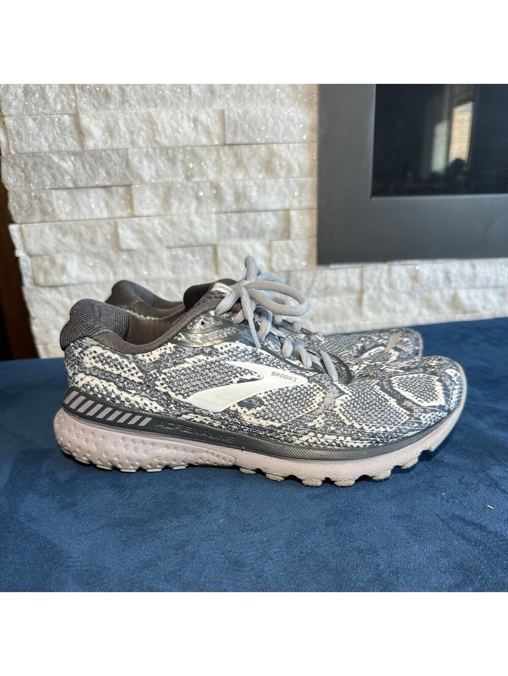 Brooks Adrenaline GTS 20 Snake Skin Grey Women’s Size 9 Running Shoes